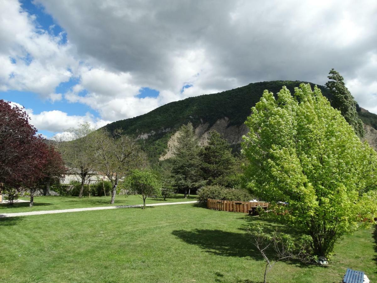 La Roulotte Villa Châtillon-en-Diois Buitenkant foto